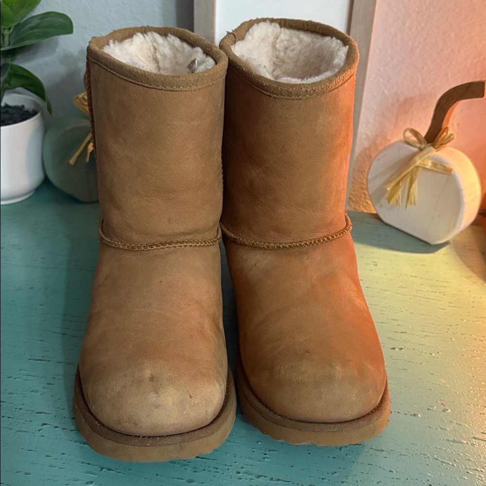 UGG Brown Shearling Boots SZ 5 Big girls box 124